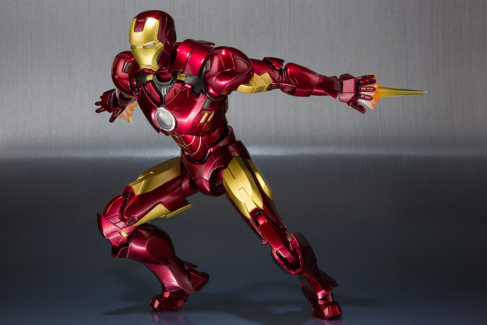 BANDAI - S.H.Figuarts - Iron Man Mark 4 + Hall of Armor Set Action Figure