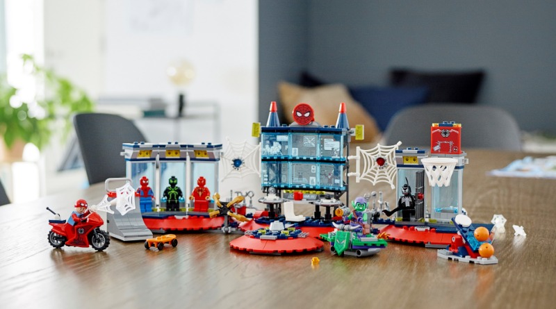 LEGO Attacco al covo del ragno Super Heroes 76175