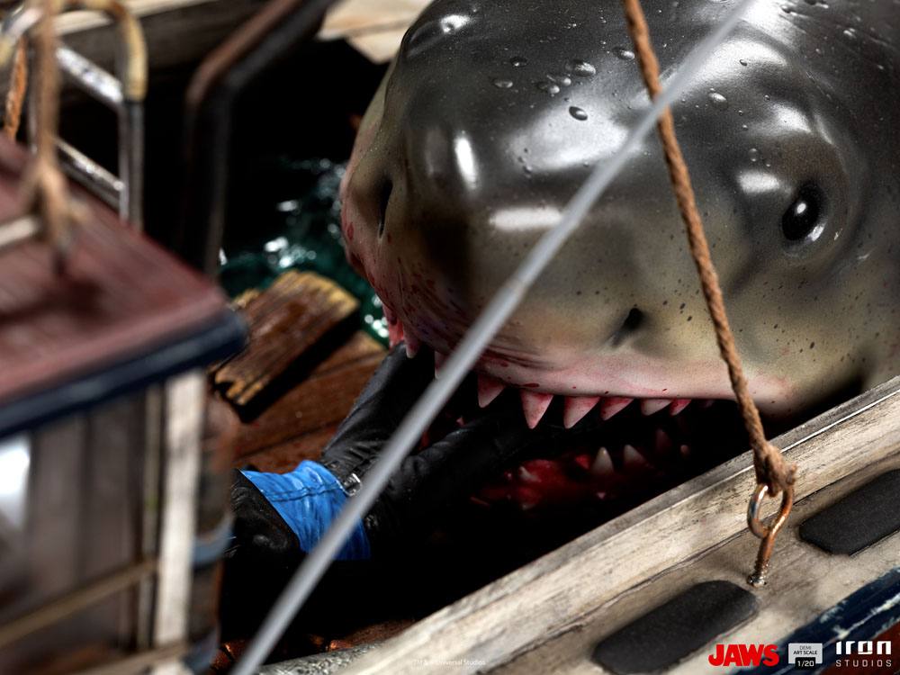 Lo Squalo Statua Jaws Attack 104 Cm IRON STUDIOS