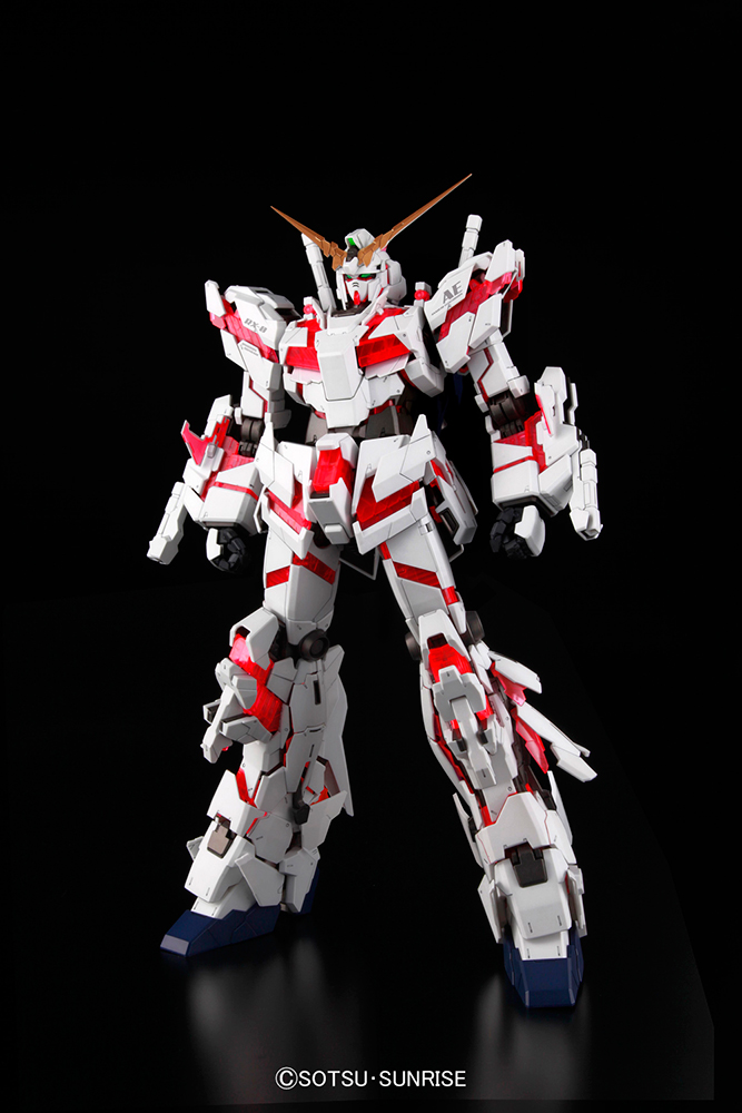 Bandai Model kit Gunpla Gundam PG Unicorn Rx-0 Full Psycho Frame 1/60